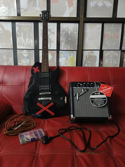 Cort CR50 electric guitar with fender frontman 10G Amp