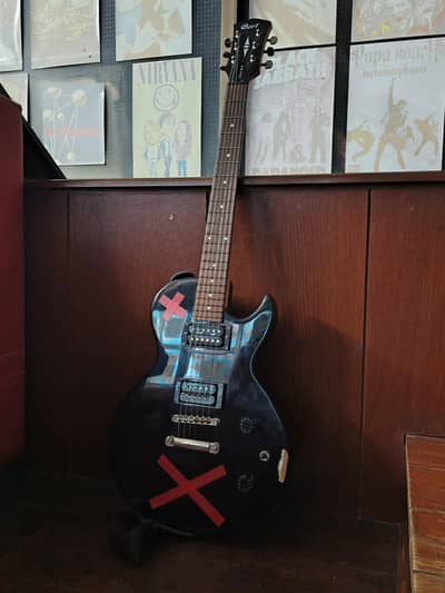 Cort CR50 electric guitar with fender frontman 10G Amp