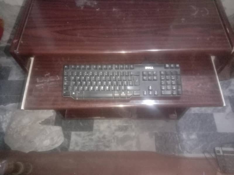 computer PC ka table 0