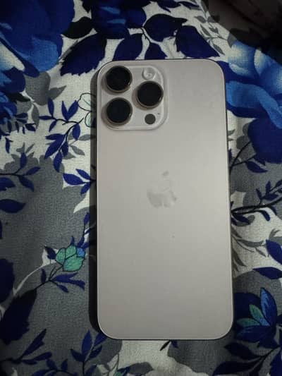 Iphone 16 pro max FU 3 dots on the screen