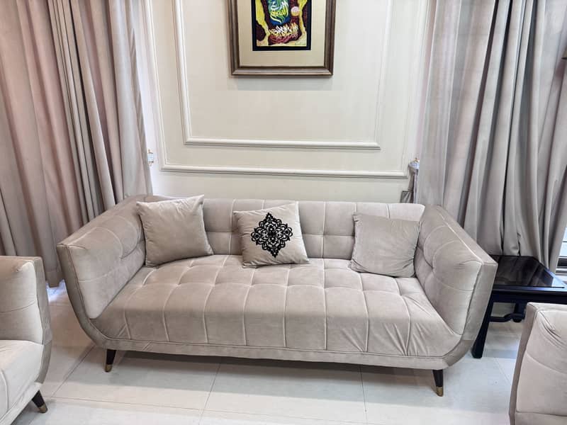 Sofa set available 2