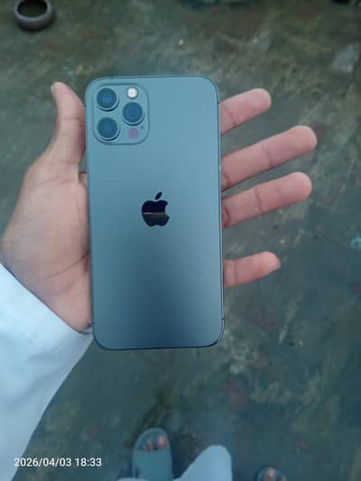iphone 12 pro 10/10 condition factory unlocked 128gb