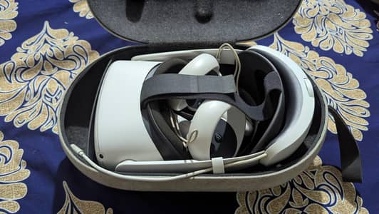 Meta Quest 2 (128GB) in excellent condition+ Paid Games Included.