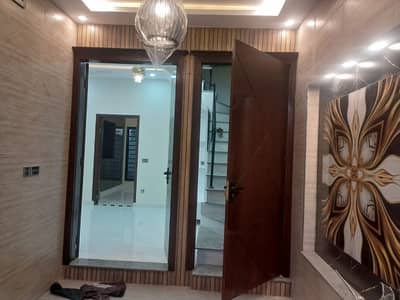 3 MARLA BRAND NEW BEAUTOFUL HOUSE IN ALI BLOCK