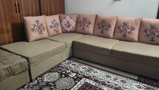 L shape Sofa in Awesome condition