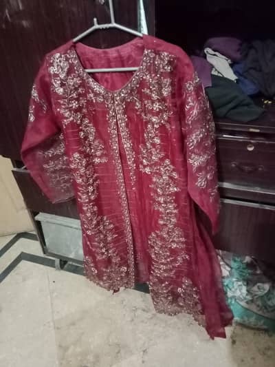 yah suit bohat acha hai un use size large