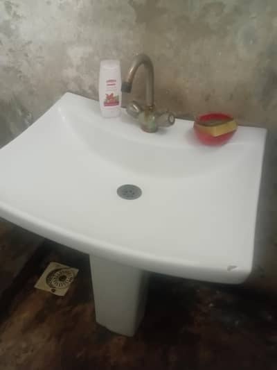 wash basin for sale 2 year used