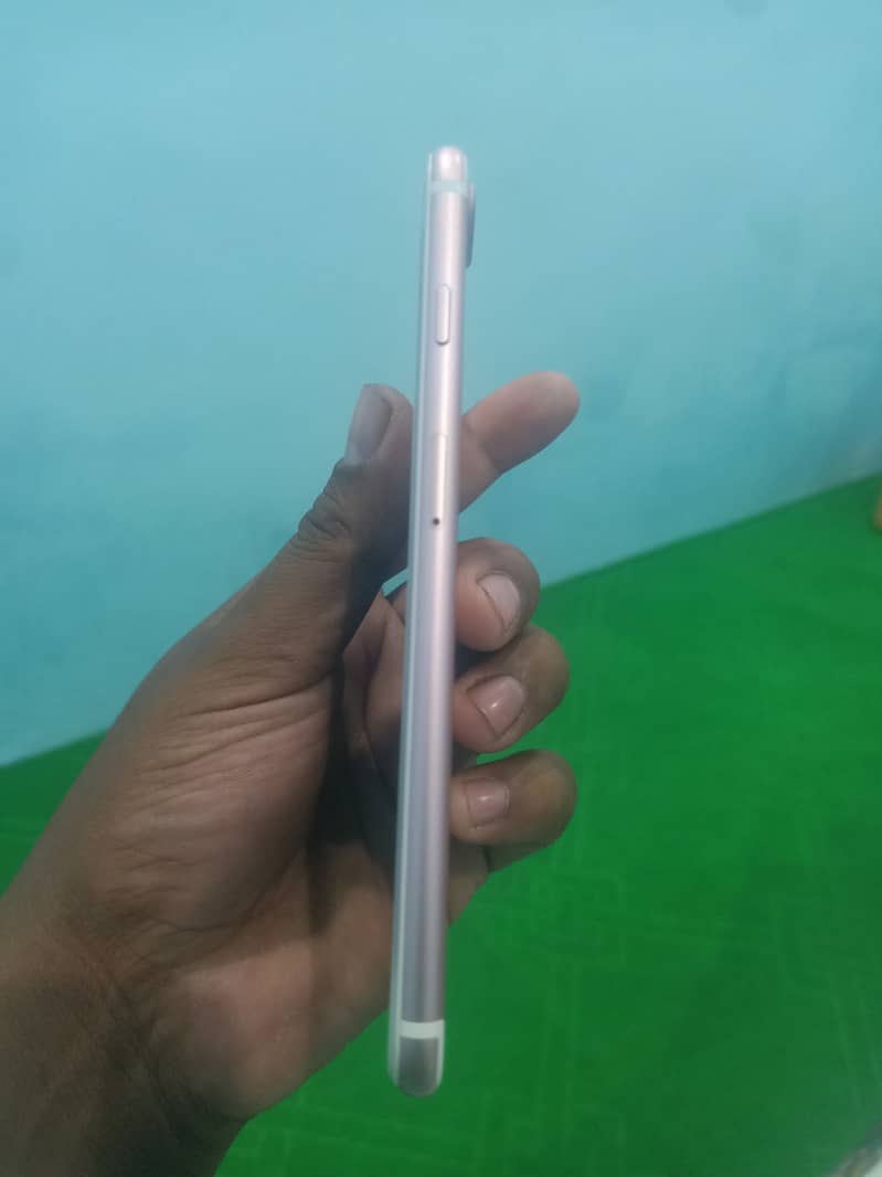 Apple iPhone 7 Plus 4