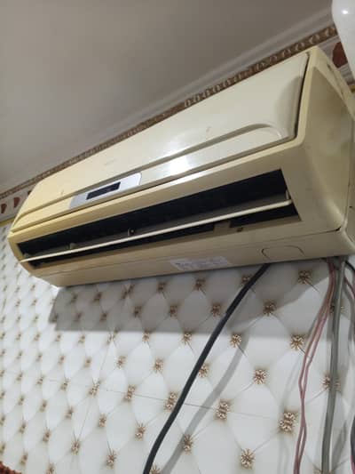 simple AC urgent sale 1ton