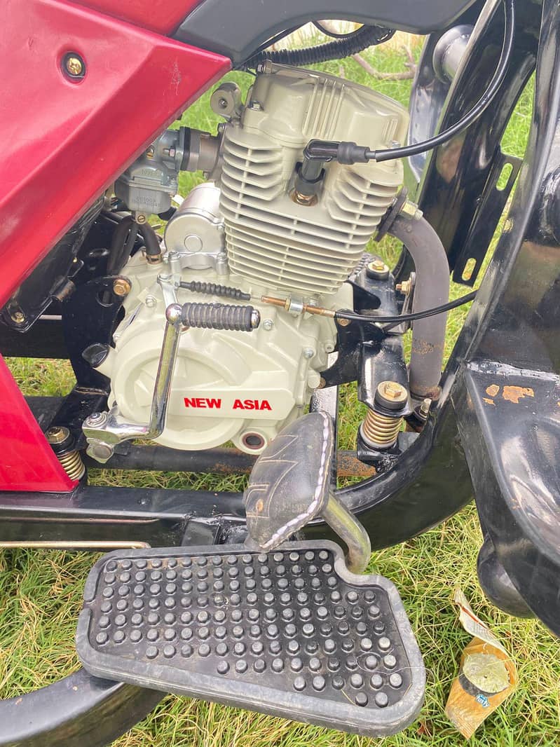 نیا لوڈر ھے باڈی بنی ھوی ھے 700کلومیٹر چلا ھے 1