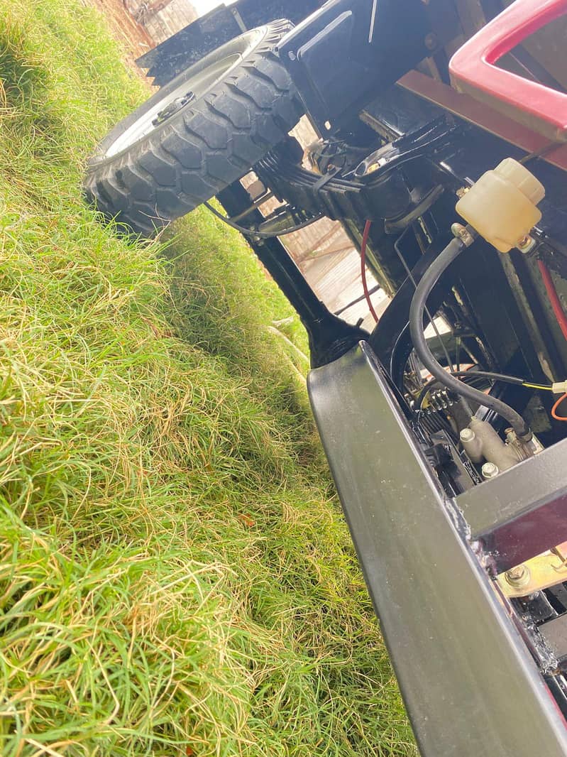 نیا لوڈر ھے باڈی بنی ھوی ھے 700کلومیٹر چلا ھے 2