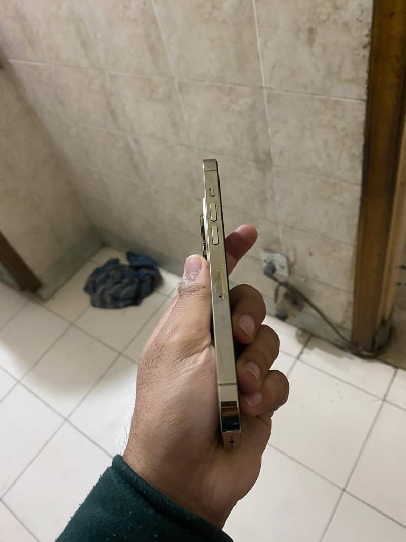 iPhone 14 Pro 4