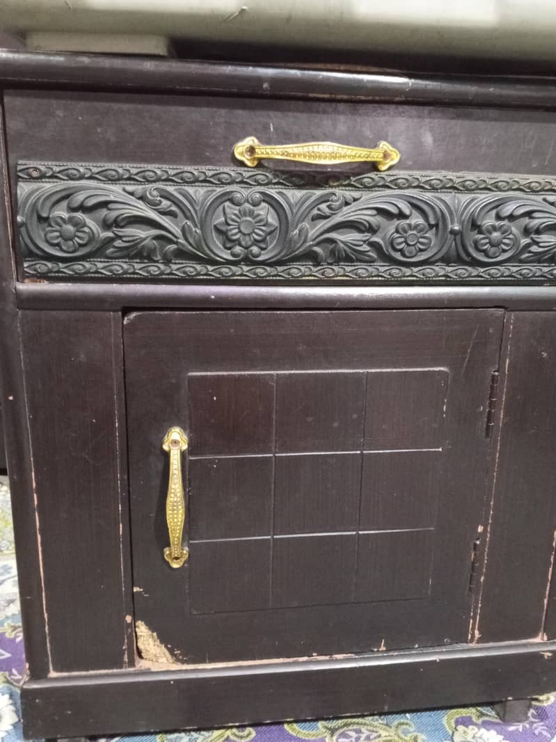 bed side table dressing showcase 1