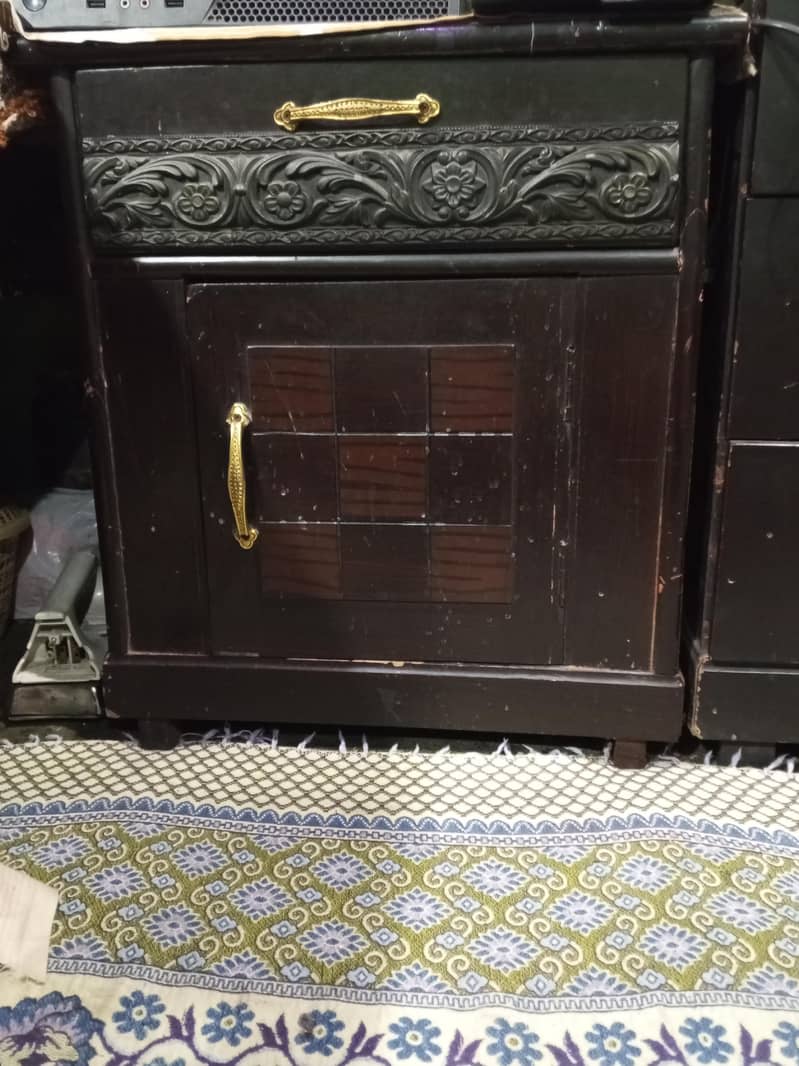 bed side table dressing showcase 2