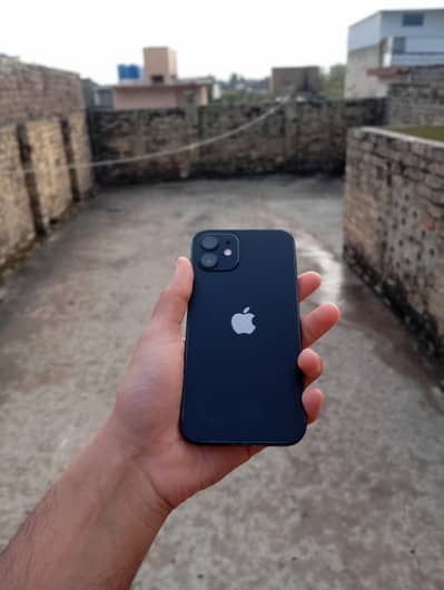 Iphone 12 Jv mint condition. Serious buyer only Wattsapp 03175801549