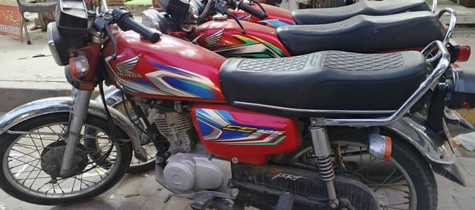 Honda cd125 2022 model hai engine 100% ok hai. condition achi hai