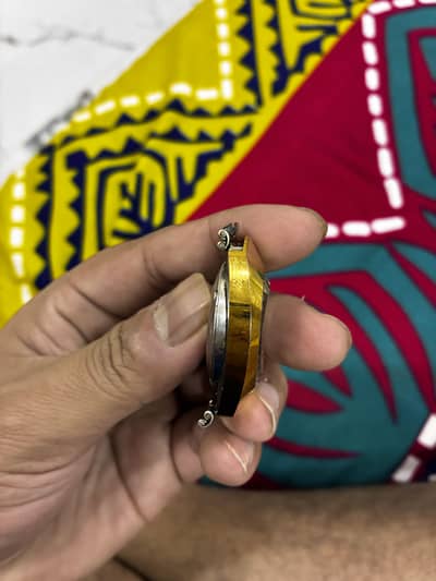 Rado ) 1980 Model but without chain