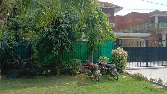 Residence plus silent office houses,a pair of houses,1.25 kanal each house best location of cantt