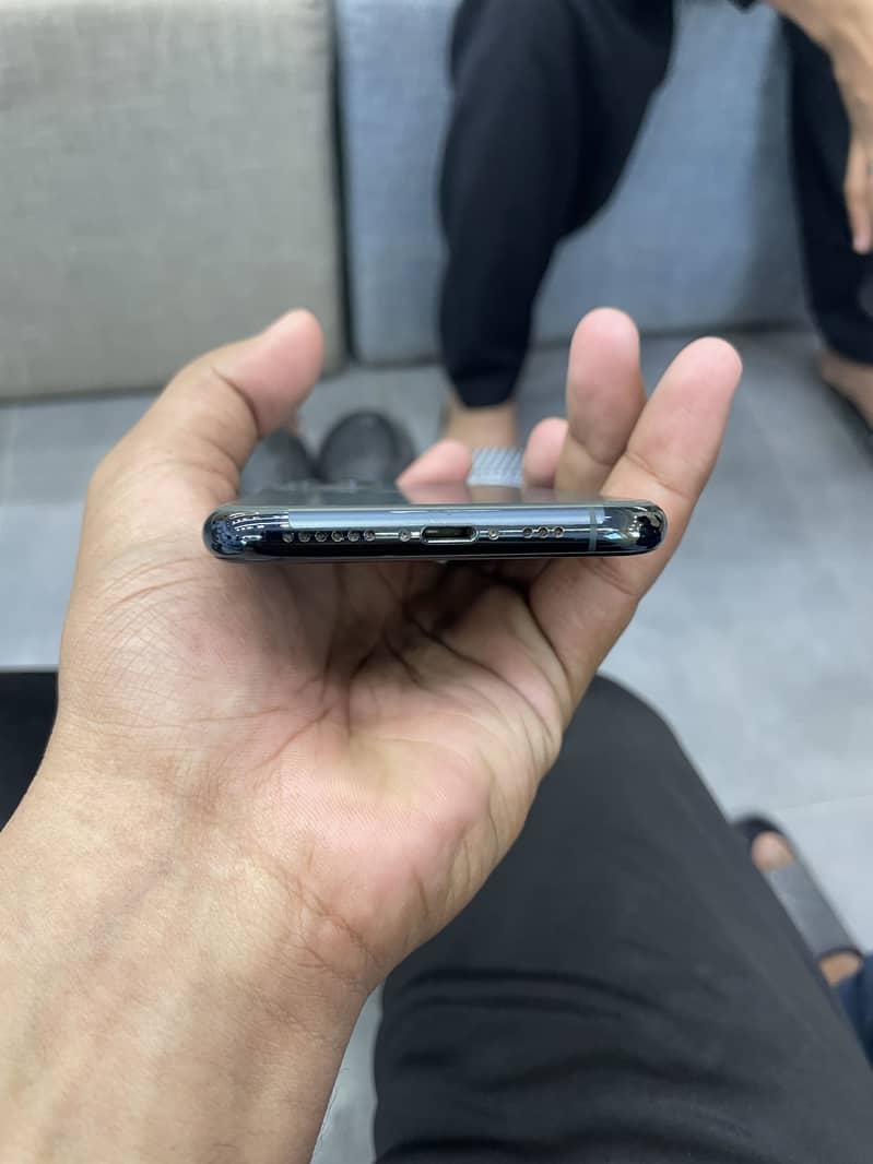 Iphone 11 pro 4