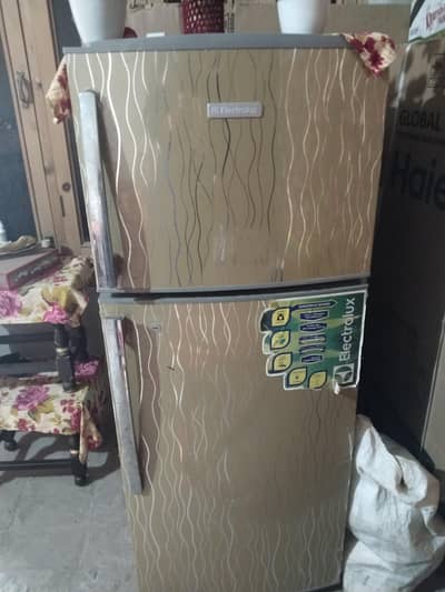 Medium Size ElectroLux Frige