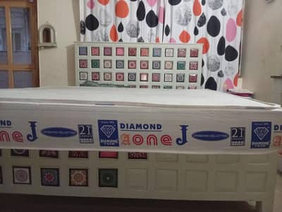 Diamond foam mattress 8 inches in Excellent condition just 1 year use