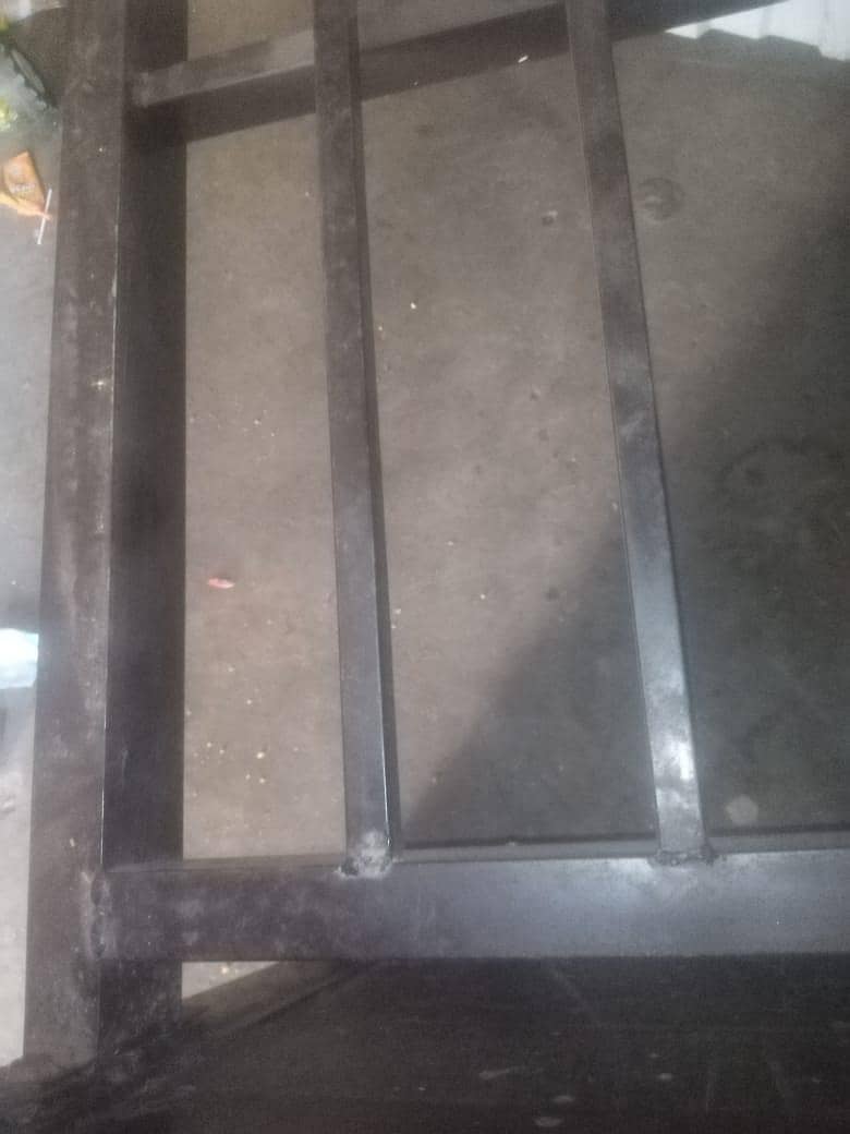 سیل لوھے کا بیڈ ھے ساتھ میٹرس کے 4