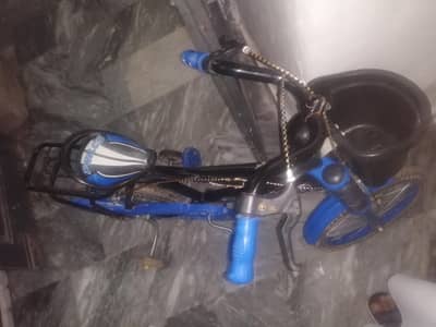 bacche ke liye cycle Leyata lekin baccha chhota  cycle bara hai isliye