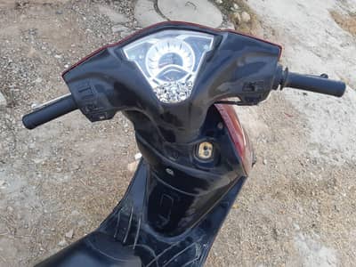 Scooty urgent sale pe hai, condition mashAllah bilkul smooth hai