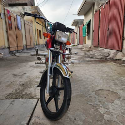 unique bike 2026 model with special and original rims. only 1030km usd