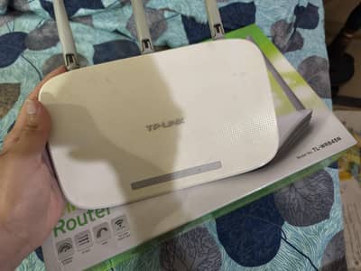 TP link router 3 antenna