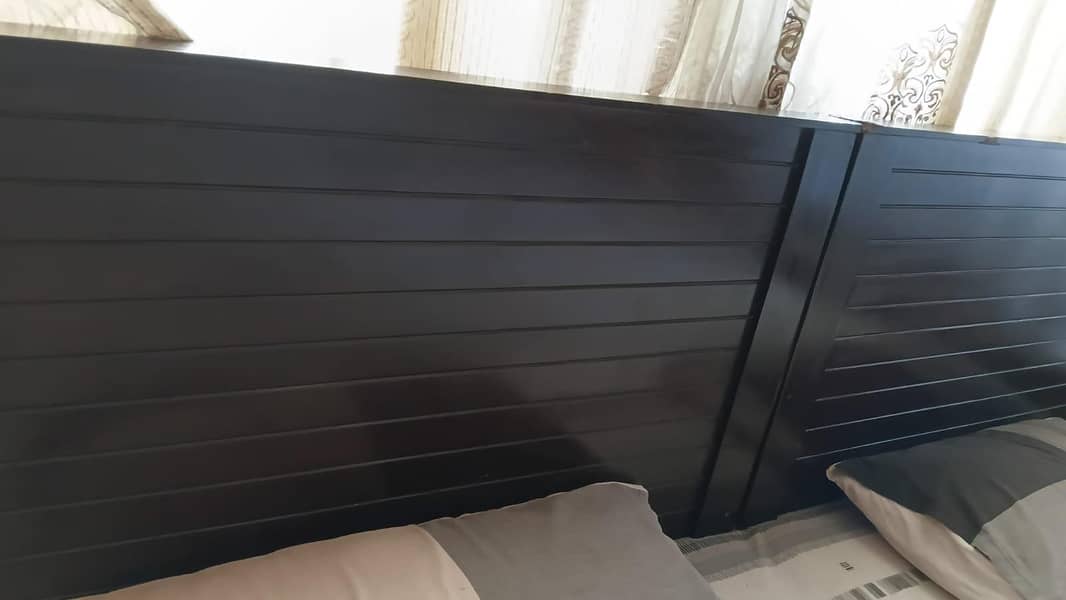 single bed n table 1