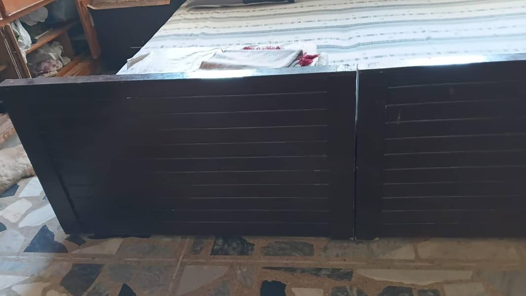 single bed n table 3