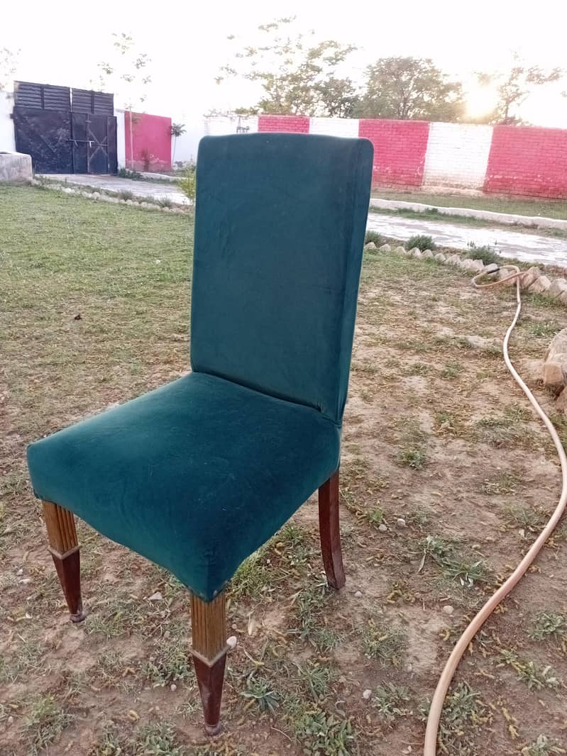 ایک ٹیبل کے ساتھ 6 کرسیاں 0