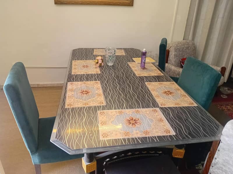 ایک ٹیبل کے ساتھ 6 کرسیاں 3