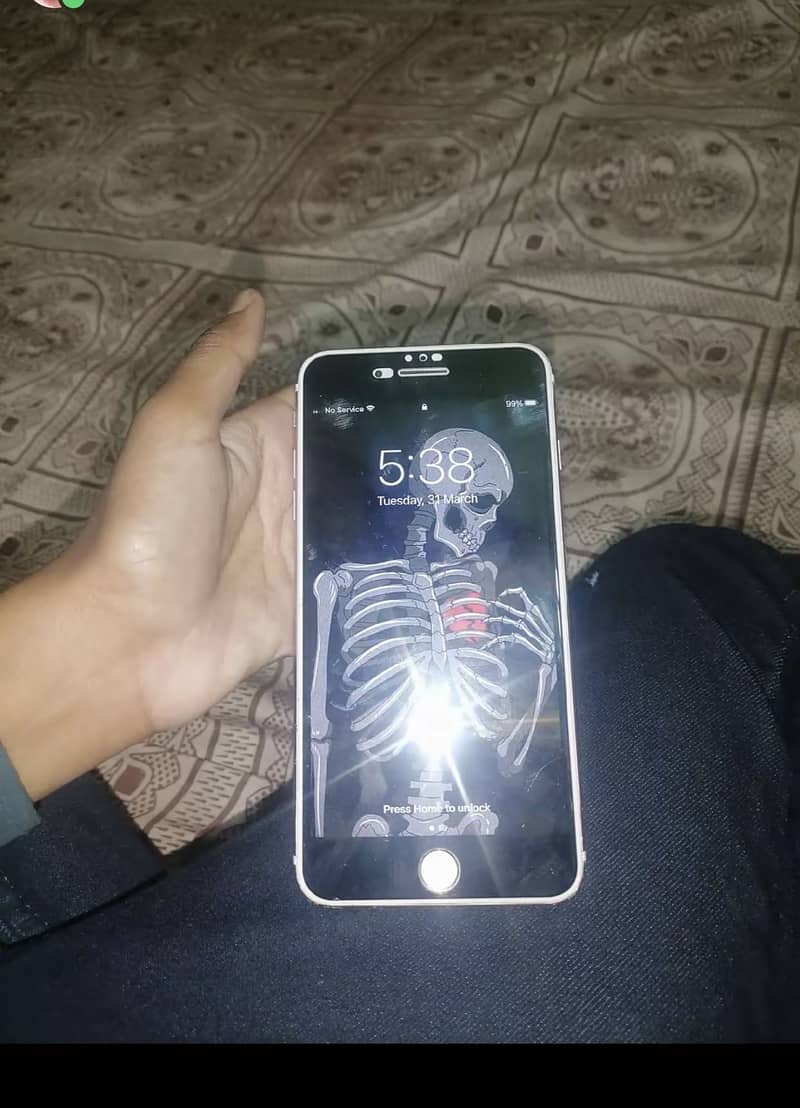iPhone 8 Plus 0