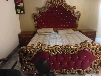 bed side table in good condition for sale