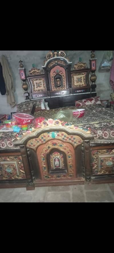 01 Bed+Side Tables .  Showsinghaar+Istri Stand & Showcase