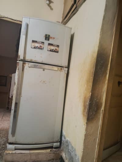 Dawlance. refrigeratorMedium Size  100% working  ok. ha condition 10/8