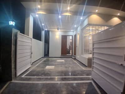 5marla house for rent in 3bad room TV lounge kichen with dring room giraj bajli pani gas available total tile floor