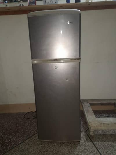 Haier ka fridge hai achi condition main small size ha