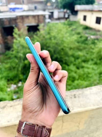 Aquos r3 120hz 6/128 pta approved