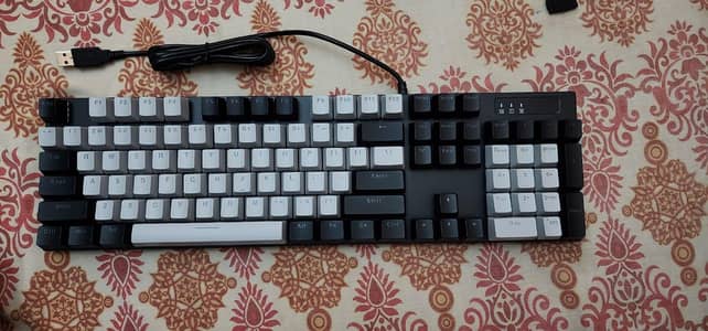 Professional Mechanical Keyboard – Fast Typing & Gaming