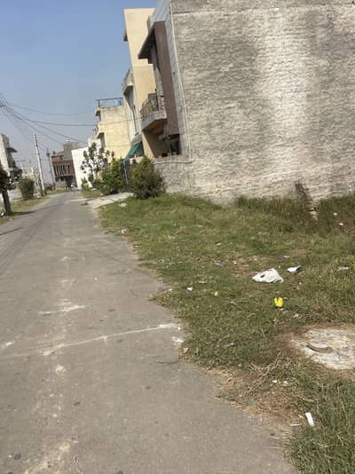 8 Marla Hot Location Plot For Sale