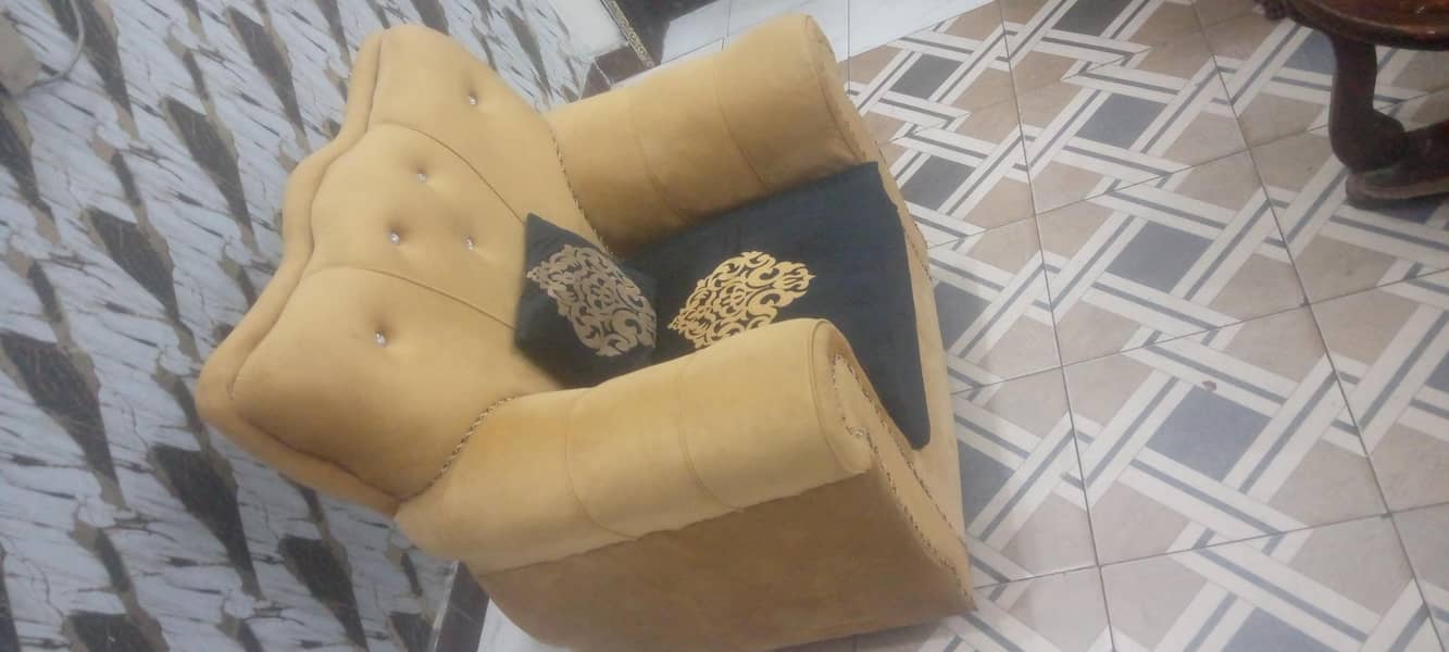 Three two one sofa set. 0