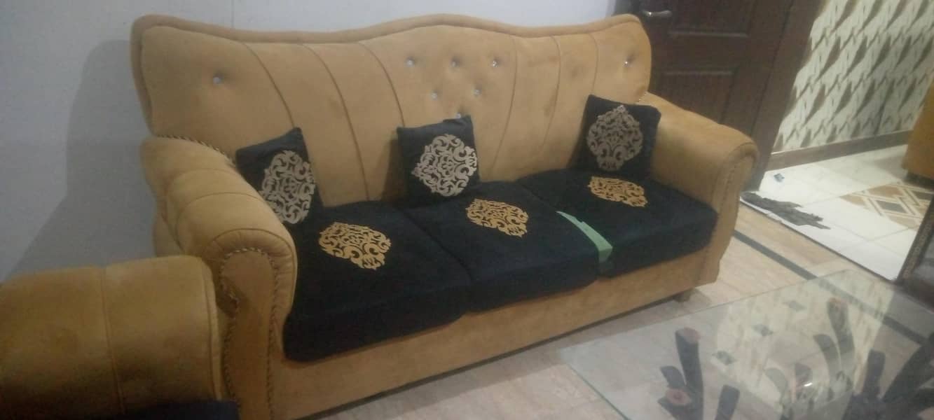 Three two one sofa set. 3