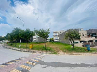 8 Marla Boulevard Plot for Sale | 40 Ft Front | Masjid Facing | Rafi Block