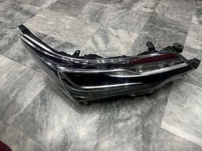 Corolla Grande 2024  Orignal Light Mirror little Break & Nakky Repair