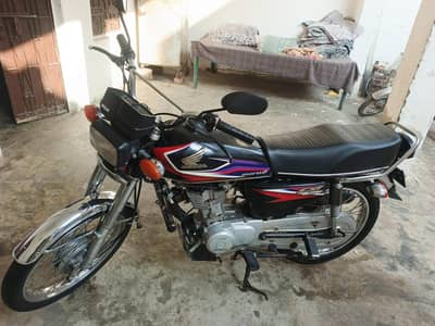 17 model black color 125