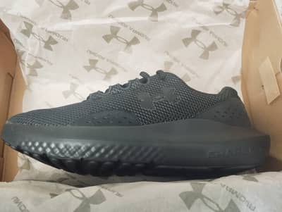 Under Armour (UA) CHARGED SURGE 4