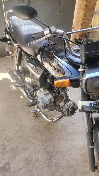 Uniique 70 cc. . good condition. . first owner